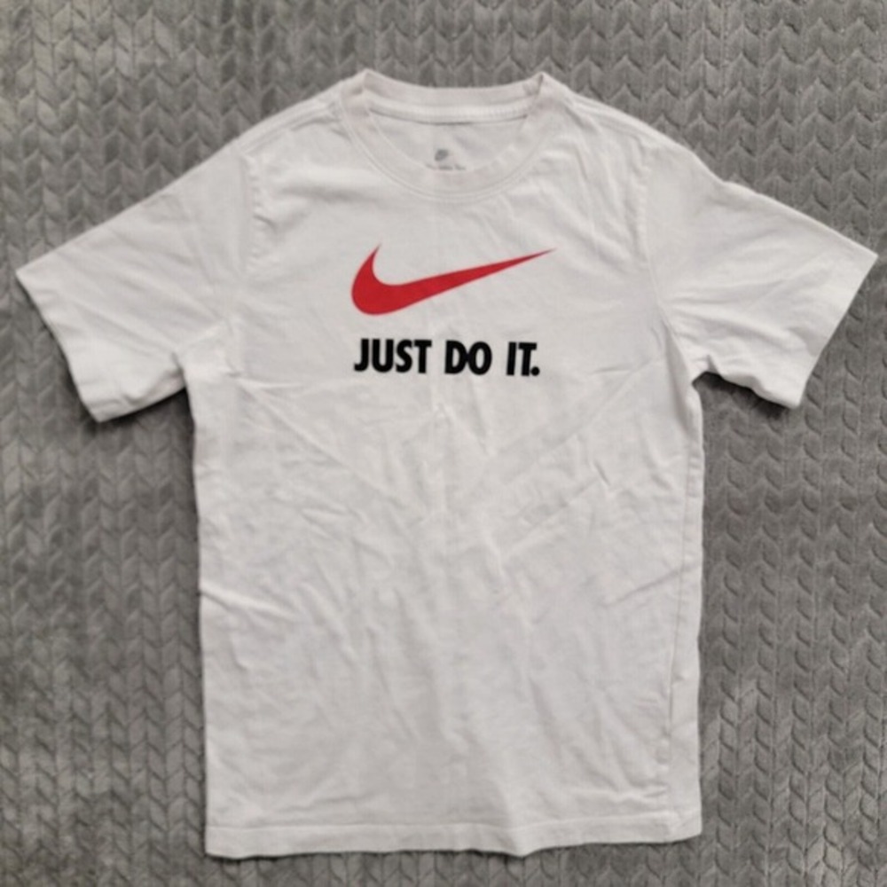 Nike Tee Kids Size XL AR5249-100 "Just Do It" Black White W/ Red Swoosh Womens